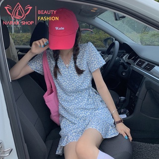 ชุดเดรสกระโปรงสั้นลายดอกไม้ เดรสคอวีแขนสั้นแต่งชายกระโปรงระบาย มินิเดรสสีฟ้าลายดอกไม้