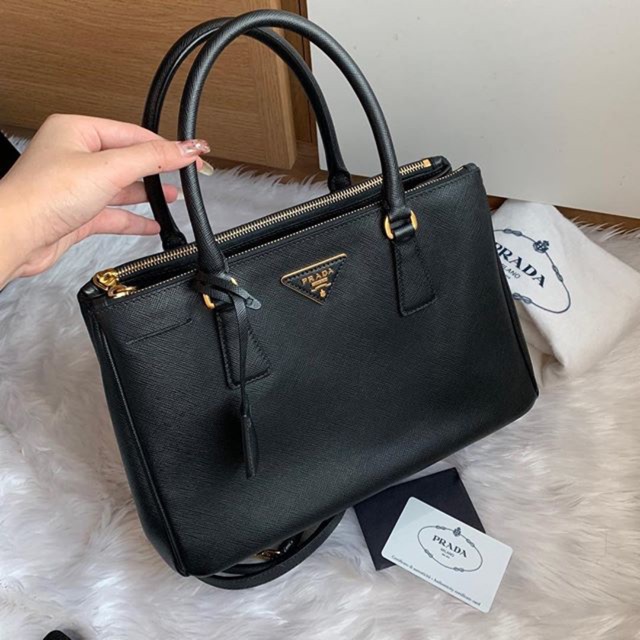 Prada saffiano 30