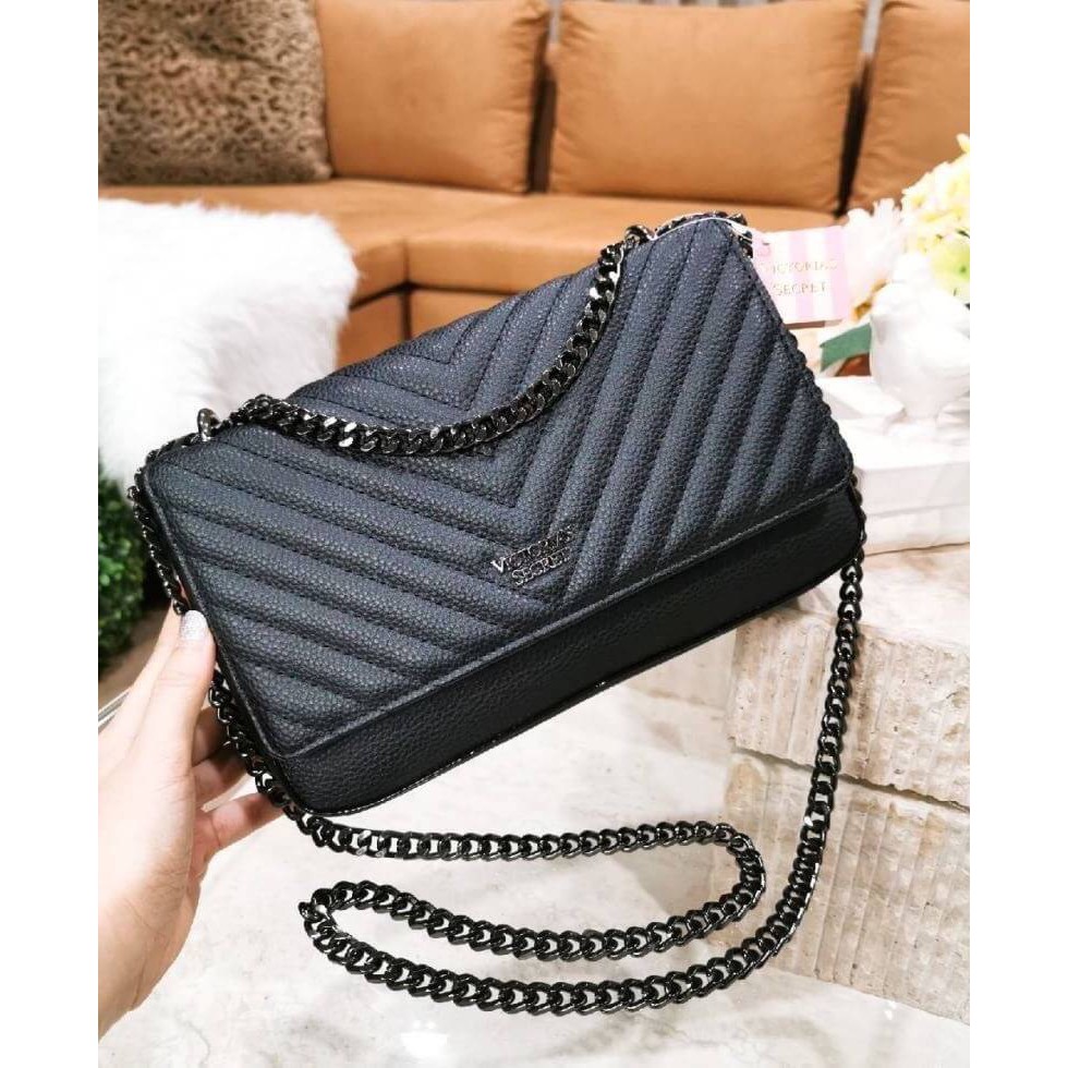 NEW ARRIVAL! VICTORIA'S SECRET Quilted Chain Crossbody Sling Bag🐶