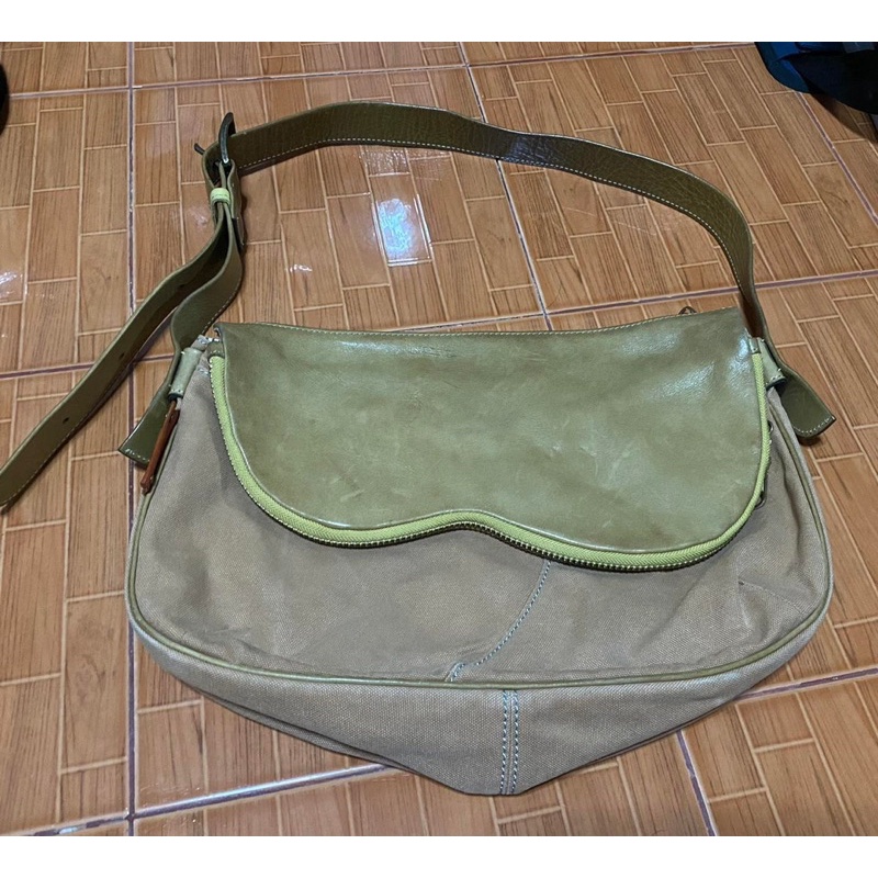 กระเป๋าสะพาย Petit ami