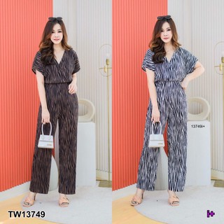 🦓⚡️ชุดเที่ยว Jumpsuit #สาวอวบ จั๊มสูทคอวี ไขว้อก ทรงไหล่ล้ำ สม็อกเอว เข้ารูปให้ดูหุ่นเพรียวสวย