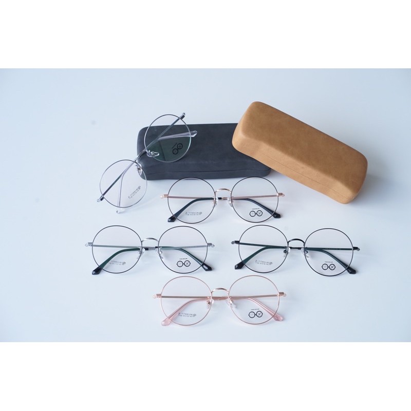 (ส่งฟรี)แว่นตากรองแสงอย่างดี สั่งตัดตามค่าสายตาคุณลูกค้า  แว่นสายตา กรอบแว่นเนื้อไทเทเนียม เบาสบาย ยืดหยุ่นสูง กรอบทรงกลม     เก็บเงินปลายทาง