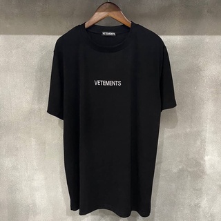 NEW เสื้อยืด VETEMENTS TEE ใส่ได้ทั้งผู้หญิงผู้ชาย ตัวเสื้อ มีป้ายโลโก้ ผ้าดี ถ่ายสดจากสินค้าจริง100% Size S - XL