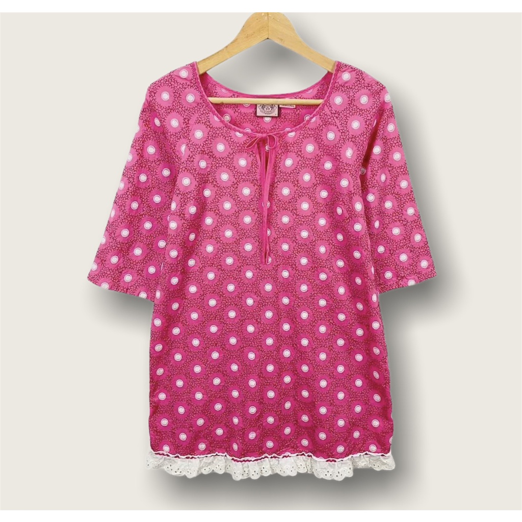 เสื้อ Juicy Couture  ผ้าคอตต้อนพรีเมี่ยมอย่างดี ไซด์ p อก 36 เอว 36 สะโพก 39 ยาว 31 นิ้ว เดรสสั้นทรง