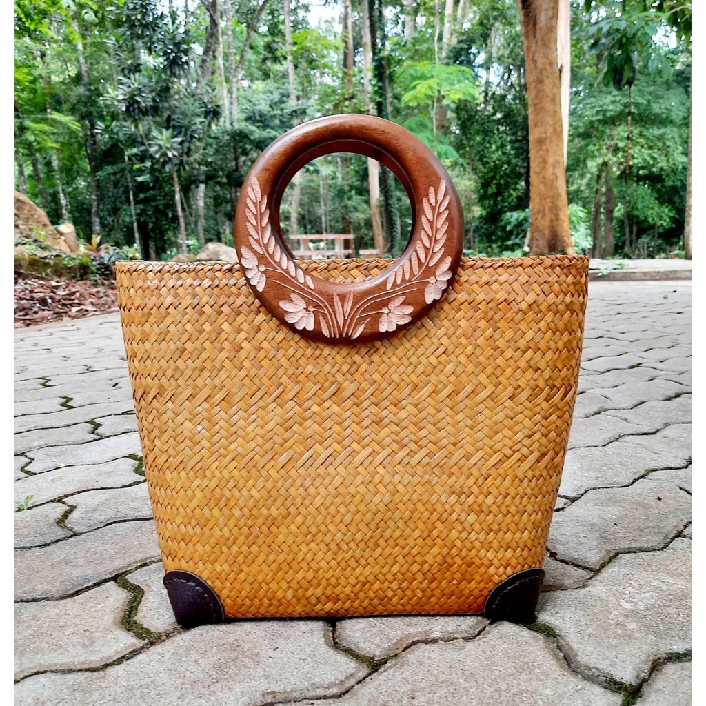 12*10นิ้วหูไม้แกะซับซิปกระเป๋าสาน กระจูด กระเป๋าแฮนด์เมด  กระเป๋ากระจูดใต้  ของฝากของขวัญ ตะกร้าสาน 