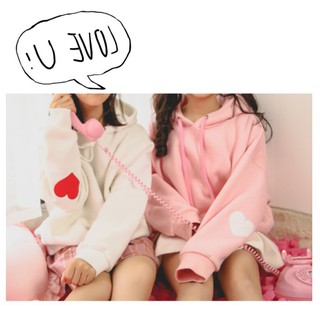 พร้อมส่ง เสื้อกันหนาวมีฮู้ดปักหัวใจที่แขนเสื้อ มีช่องใส่มือด้านหน้า