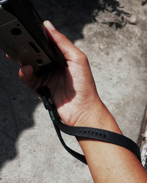 สายกล้องคล้องข้อมือหนังวัว Crazy​house​