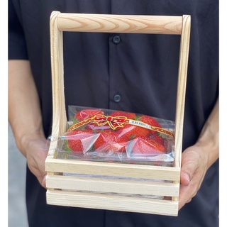 กระเช้าผลไม้นำเข้า Korean Strawberry - Mini Basket (จัดกระเช้าผลไม้พรีเมี่ยม จัดตะกร้าผลไม้ กระเช้าของขวัญ Fruit Basket)