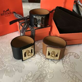 hermes bracelet
epsom lether 
mirror 1:1