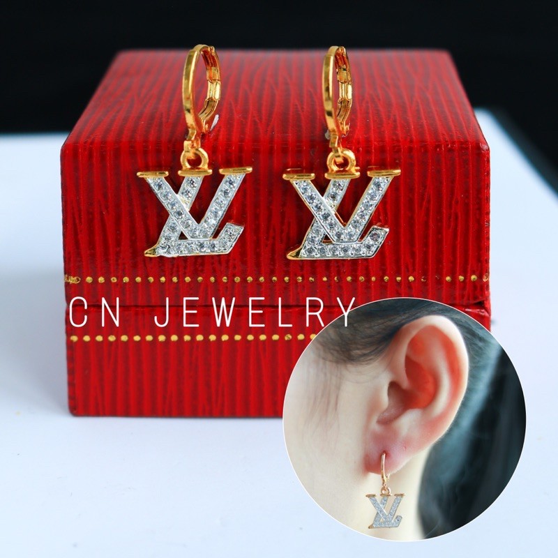 [ ลดเพิ่ม 30% เก็บโค้ดหน้าร้าน] 1คู่ ต่างหู LV (วัสดุอย่างดี ไม่ลอกดำ แพ้ง่ายใส่ได้) CN Jewelry