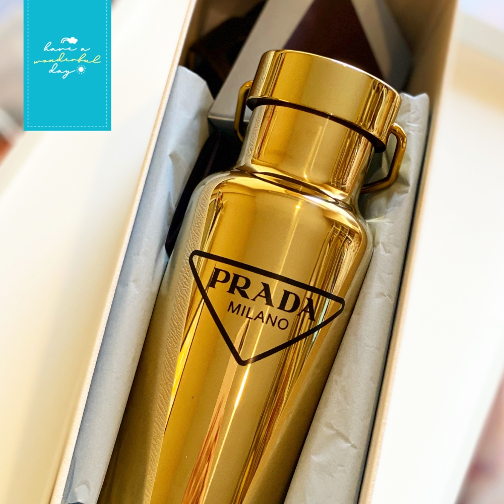 PRADA : Stainless steel water bottle ขนาด 500 ml สีทองอร่าม ของแท้ พร้อมส่ง พร้อมการ์ด พร้อมกล่อง นะ