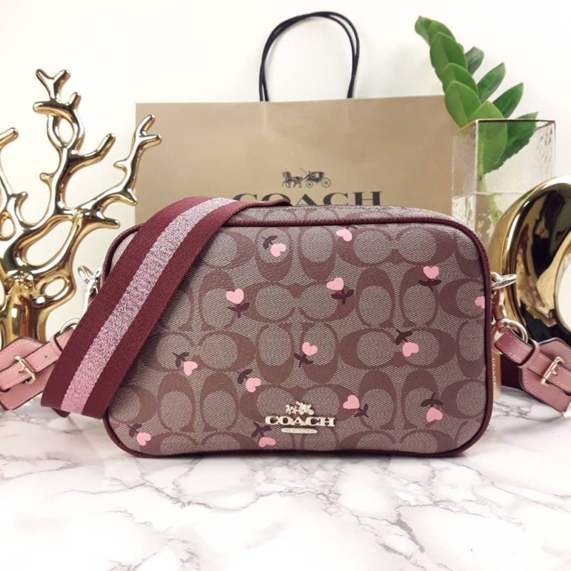 COACH JES CROSSBODY IN SIGNATURE CANVAS WITH HEART FLORAL PRINT(C3239) SIZE : 9 3/4" (L) x 6 1/4" (H