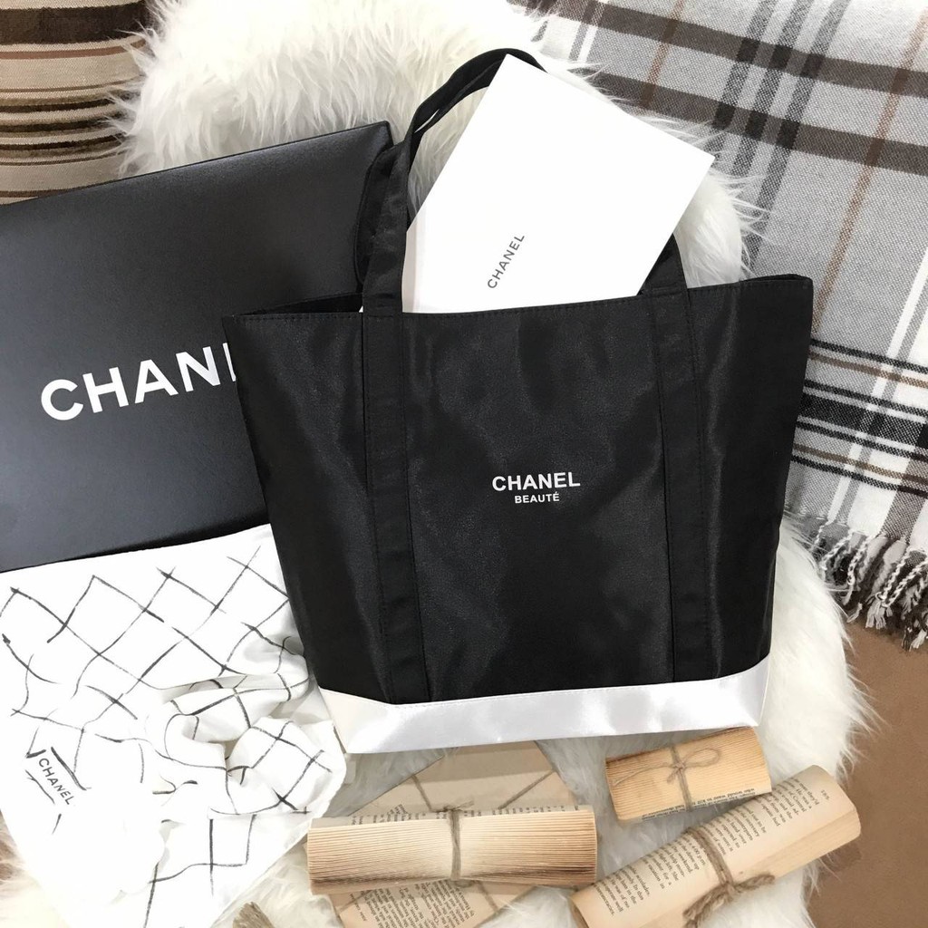 Premium Gift Chanel Satin Shopping Bag กระเป๋า Chanel Satin Shopping