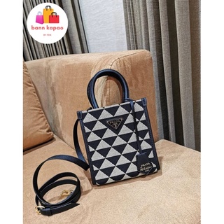กระเป๋าพรีเมี่ยมกิ๊ฟ Limited จาก PRADA