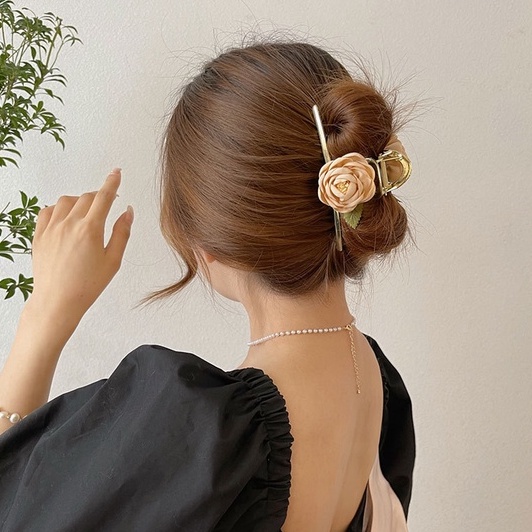 กิ๊บหนีบโลหะกุหลาบ Rose Hair Clip ขนาด 11.5 cm. ทรงสวยหรู วัสดีอย่างดี ใช้หนีบผมออกงานได้เลยค่ะ กิ๊บหนีบผม กิ๊บผม