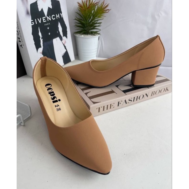 รองเท้าส้นสูง ไซส์ใหญ่ 41-45 ส้นก้อน หนังนูบัค หัวแหลม - SHER - รูปที่ 2