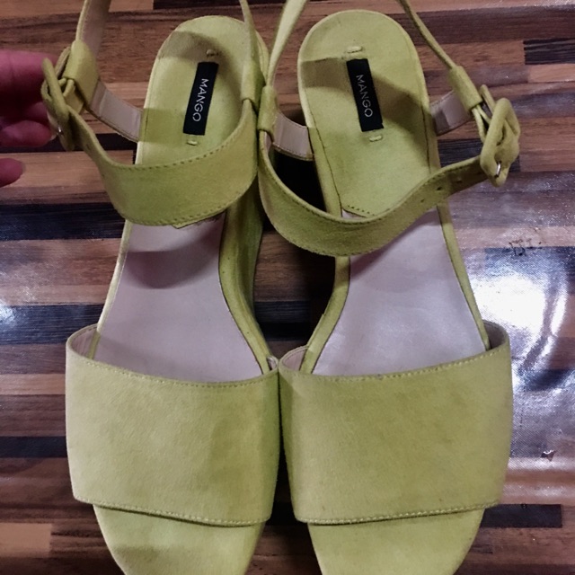 200ส่งฟรีรองเท้าของMango