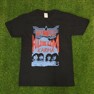 เสื้อยืด พิมพ์ลายอัลบั้มวงร็อค Hukum Karma คุณภาพสูง # Fender Ibanez Gibson Guitar Search Awie Cromok ผ้าฝ้าย 100% สีดํา