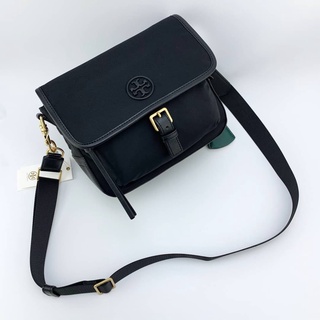 กระเป๋าสะพายข้าง Tory Burch Perry Nylon Crossbody Bag  รูปถ่ายเองจากสินค้าพร้อมส่งมาแล้วจร้าบอกเลยว่า”สวย”  ขนาด9*7 นิ้ว