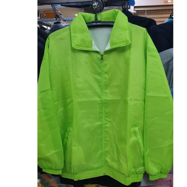 เสื้อแจ็คเก็ตผ้าร่มสีเขียวสะท้อนแสง