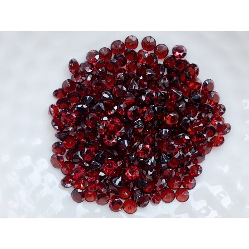 3.0mm. พลอยโรโดไลท์กลมเจียรเหลี่ยม ราคากะรัตละ 80 บาท