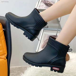 water shoesรองเท้าน้ำ℡◈2021 ใหม่รองเท้ากันฝนผู้หญิงขนแกะแฟชั่นกลางแจ้งสวมรองเท้ายางรองเท้ากันน้ำกันลื่นรองเท้ากันฝนสวมใส