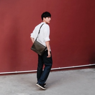 labrador WISE bag M#1 กระเป๋าสะพายไหล่หนังแท้ (LAA099)