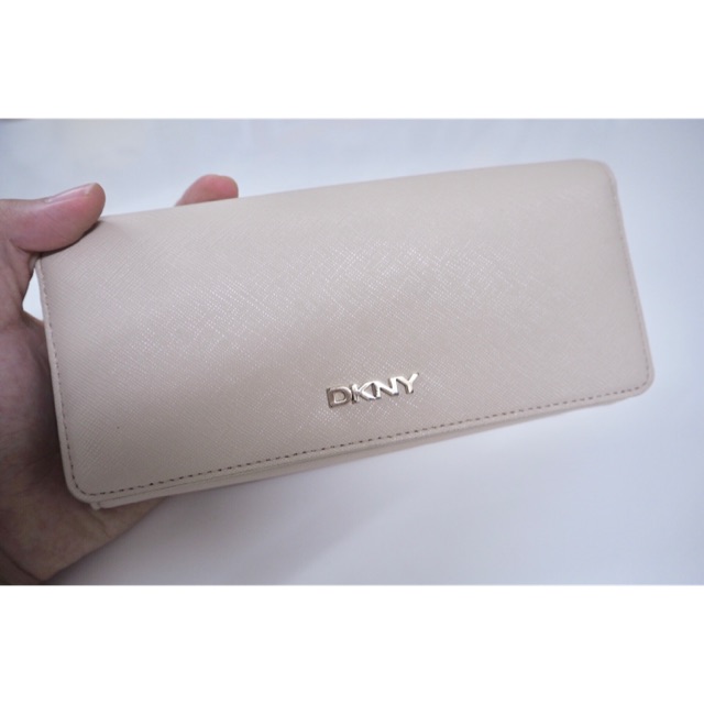 ⭐️[ปล่อยของ]กระเป๋าสตางค์ DKNY Saffiano Large Carryall ส่งต่อ