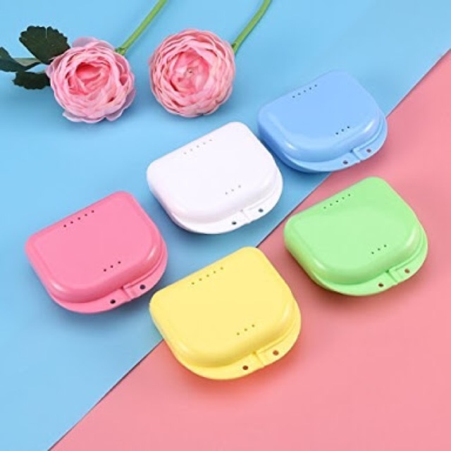 กล่องรีเทนเนอร์ 5 สี ใหญ่ กลาง สีพาสเทล มีรูระบายอากาศ เก็บปลายทาง