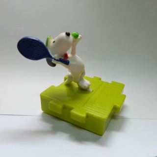 โมเดล Snoopy ตีเทนนิส