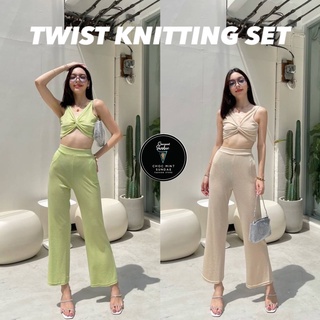 ▪️On season ▪️TWISTS KNITS SET เซ็ทแขนกุดทวิตด้านหน้า คู่กับขายาวเข้ารูป