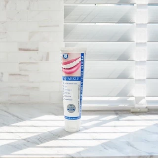 SPARKLE ยาสีฟัน สปาร์คเคิล ไวท์ สูตร WHITE TOOTHPASTE 100 G SK0049 ฟันขาว..ลมหายใจหอมสดชื่น