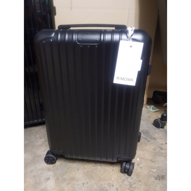 rimowa essential cabin matte black