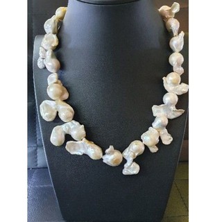 Fresh water barrack pearl necklace