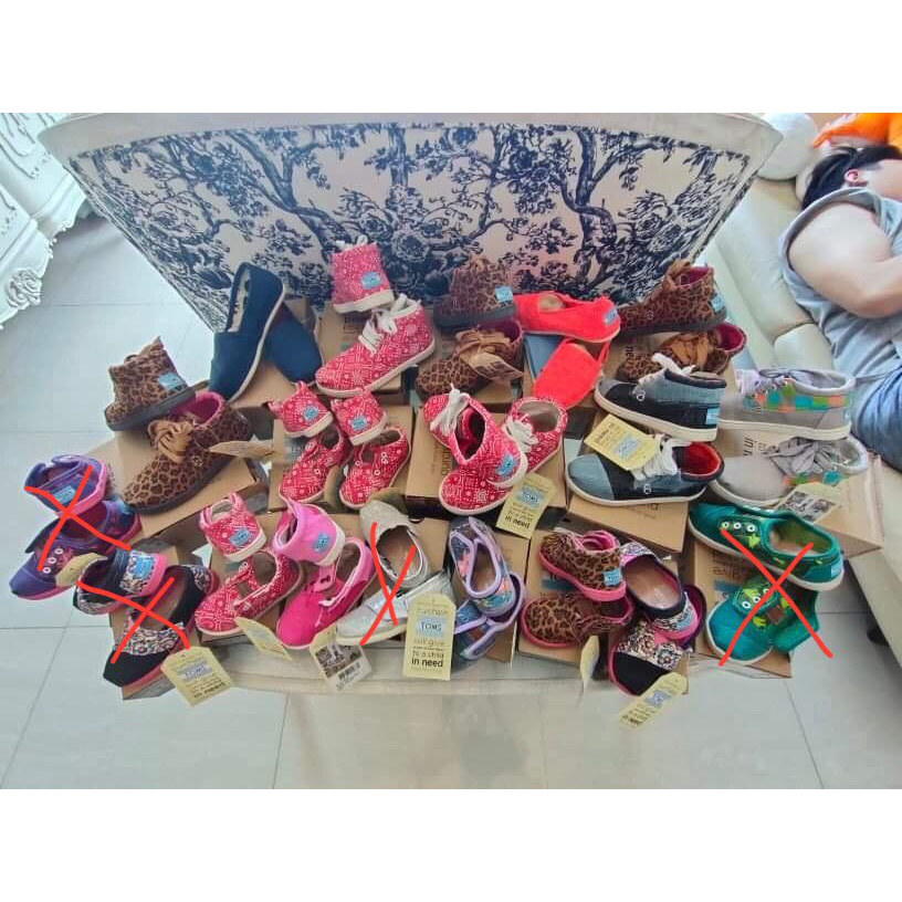 รองเท้า TOMS มีทั้งเด็กผู้ชายและเด็กผู้หญิง มือ1