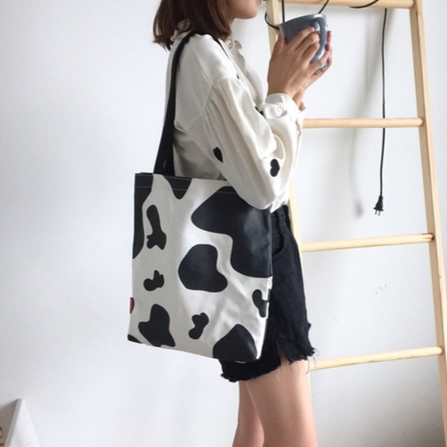 กระเป๋าผ้าลายวัว Cow