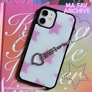 (preจากเกาหลี) mafavarchive - pink star flutter epoxy case เคสมือถือคลุมรอบเครื่อง ขอบยางดำ ลายดาวจิ๋ว ชมพู พื้นสีขาว