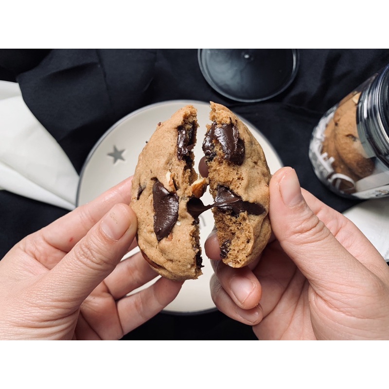 soft cookie 🍪 dark chocolate 70% &amp; almond slide 💓