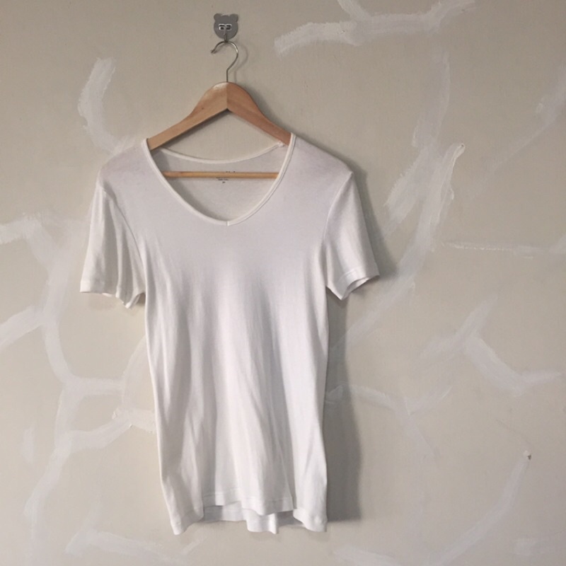 เสื้อยืดคอวี  Inner Club มือสอง