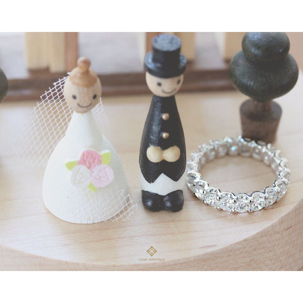 Gems Heritage แหวนเพชรรอบนิ้ว เพชรทรงกลม (RWG165)  เพชรแท้น้ำ 99 VVS1-VVS2 เรือน 18K ทองคำขาว