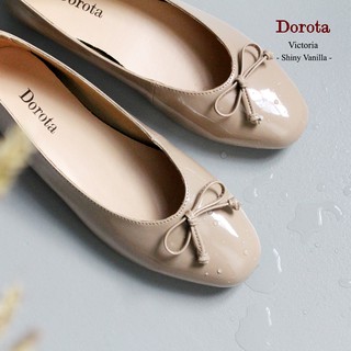 Dorota รองเท้าบัลเล่ห์ รุ่น Victoria สี  Shiny Vanilla (รองเท้าส้นแบน/รองเท้าหุ้มส้น/รองเท้าคัทชู)
