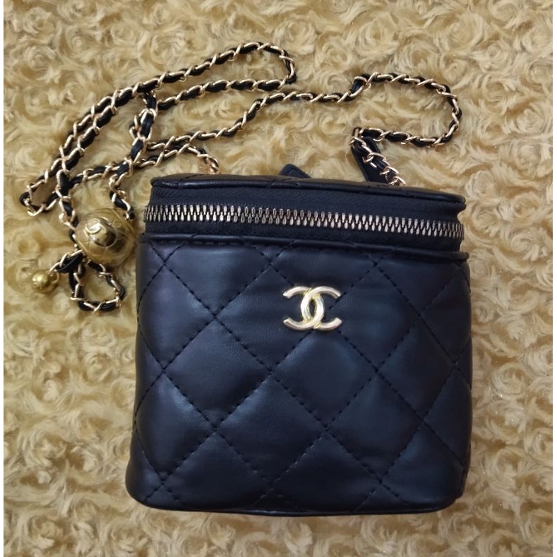 กระเป๋าสะพาย Chanel ใบจิ๋วน่ารักขนาด5*4.5 สายลูกตุ้ม งานสวย แถมจัดส่งฟรีค่ะ