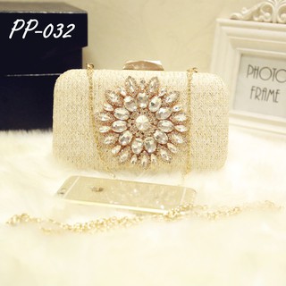 PP-032  กระเป๋าออกงาน (Clutch)   แต่งผ้ากระสอบสีทองและเพชรรูปดอกไม้  มาพร้อมโซ่สายสะพายข้าง