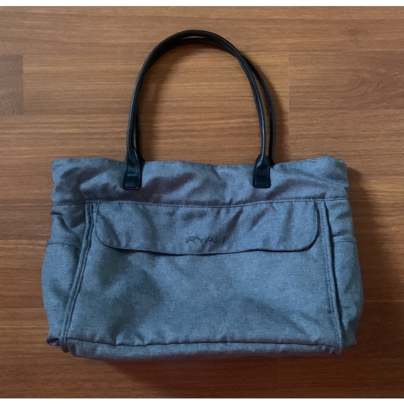 ✌🏻 กระเป๋าสะพาย ใบใหญ่ ใช้เป็นกระเป๋าเดินทางใบเล็กได้คร๊ายี่ห้อ RYAN✌🏻