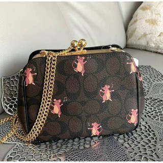 🎀 (สด-ผ่อน) ครอสบอดี้ สีน้ำตาลเข้มลายหนู F80181 PEARL KISSLOCK CROSSBODY IN SIGNATURE CANVAS WITH PARTY MOUSE PRINT