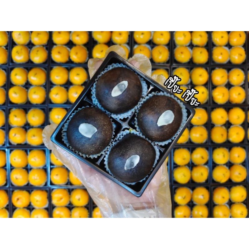 เปี๊ยะลาวาไส้ดาร์กช็อก 4 ชิ้น 68 บาท