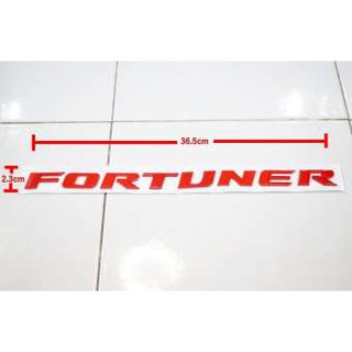 ป้ายโลโก้TOYOTA FORTUNER พลาสติกสีแดง ขนาด36.5x2.3cm ติดตั้งด้วยเทปกาวสองหน้า