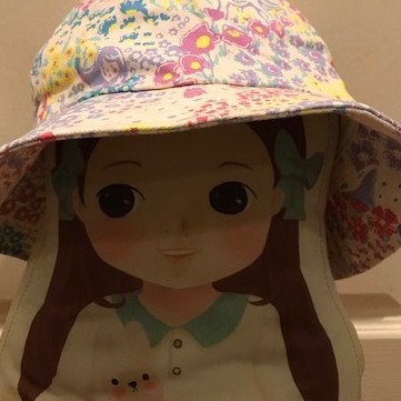 Kloset Etcetera หมวกลายยูนิคอร์นและหมู่ดอกไม้