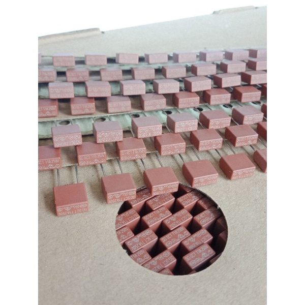 T1A 250V Slow blow Fuse T 1A 250V(แพ็ค100ตัว)ไมโครฟิวส์T1A 250Vเกรดอย่างดี ฟิวส์ทรงสี่เหลี่ยม สีน้ำต