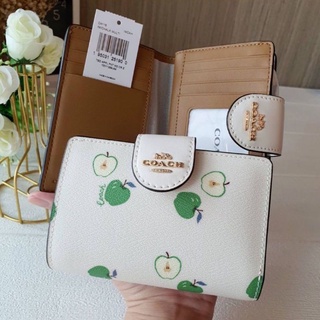 🎀 (สด-ผ่อน) กระเป๋าสตางค์ 2 พับ ขาวลายแอบเปิล COACH C4116 MEDIUM CORNER ZIP WALLET  WITH APPLE PRINT (C4117)